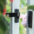 AXA 2x Raamsluiting met slot en blinde bevestiging + Telescopische uitzetter | AXA (Links naar buiten draaiend, SKG*, Zwart)  K010808944 - 8