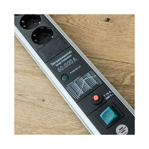 Brennenstuhl Stekkerdoos met overspanningsbeveiliging | Brennenstuhl | 3 meter (6-voudig, 60.000 A, 2 USB poorten) 1391010620 A060401137 - 9