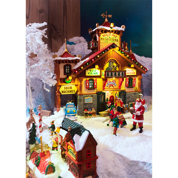 Lemax Kerstdorp | Lemax | North Pole Outfitters | Santa’s Wonderland (Batterijgevoed, Led, Handgeschilderd) 45266 K151001112 - 2