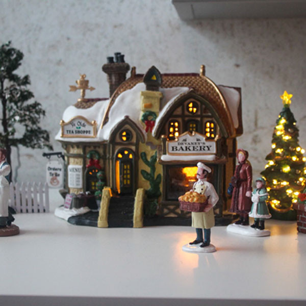 Lemax Kerstdorp set | Lemax | Wally's Winter Skate Shop | Vail Village | Set van 15 (Led, Porselein, Handgeschilderd) 66711-EU K151001553 - 1