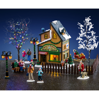 Lemax Kerstdorp set | Lemax | Wally's Winter Skate Shop | Vail Village | Set van 15 (Led, Porselein, Handgeschilderd) 66711-EU K151001553