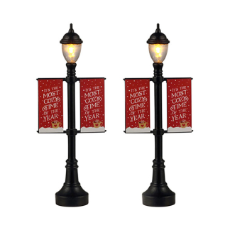 Lemax Kerstminiatuur | Lemax | Lamp Post Banners | Caddington Village | Set van 2 (Led, Handgeschilderd) 64646 K151001514