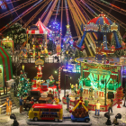 Lemax Kersttafereel | Lemax | Christmas Cheer Carousel | Caddington Village (Bewegend, Muziek, Led, Handgeschilderd) 14821 K151001076 - 3