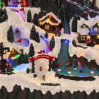 Lumineo Kersttafereel | Lumineo | Christmas Village (63 leds, Bewegend, Muziek) 489354 K150303397 - 1
