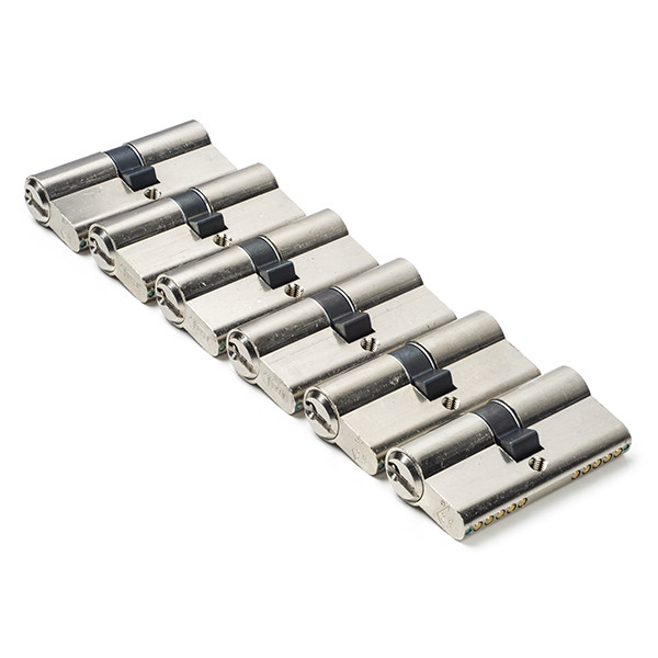 AXA veiligheidscilinder security 30-30mm SKG** gelijksluitend 3 stuks AXA veiligheidscilinder security 30-30mm SKG** gelijksluitend 3 stuks