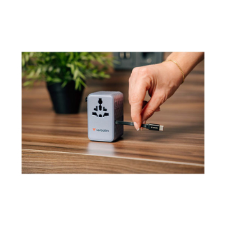 Verbatim Universele reisstekker met USB | Verbatim | Charge n Travel | Wereld naar Wereld | 100W (Uitschuifbaar, 2x USB A, 3x USB C, Paars) 30193 K050801128 - 3