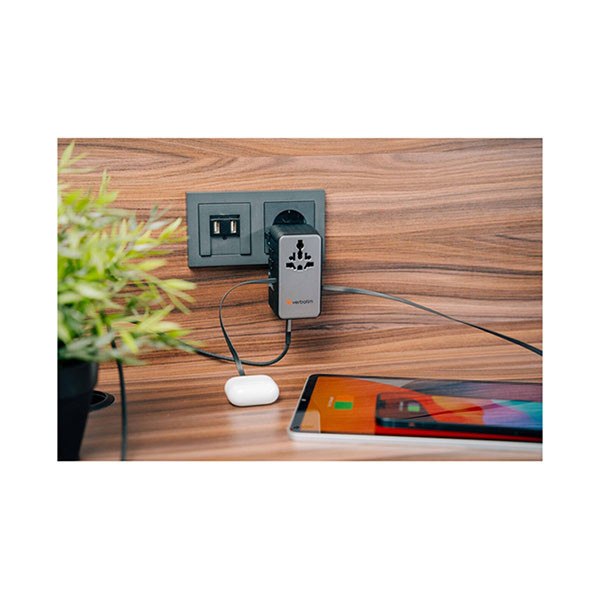 Verbatim Universele reisstekker met USB | Verbatim | Charge n Travel | Wereld naar Wereld (Uitschuifbaar, 1x USB A, 3x USB C, Zwart) 30186 K050801123 - 3